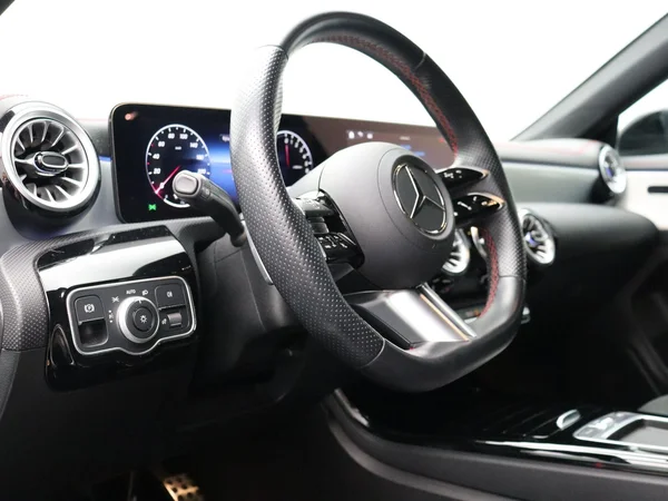 Mercedes-Benz CLA (2024) — foto 4 van 32