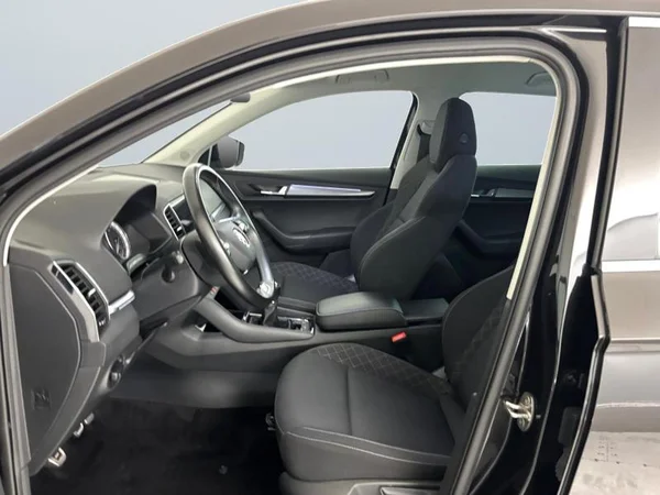 SKODA Karoq (2021) — foto 2 van 17