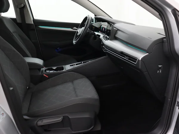 VOLKSWAGEN Golf (2024) — foto 3 van 28
