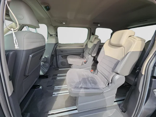VOLKSWAGEN Multivan T7 (2023) — foto 10 van 24