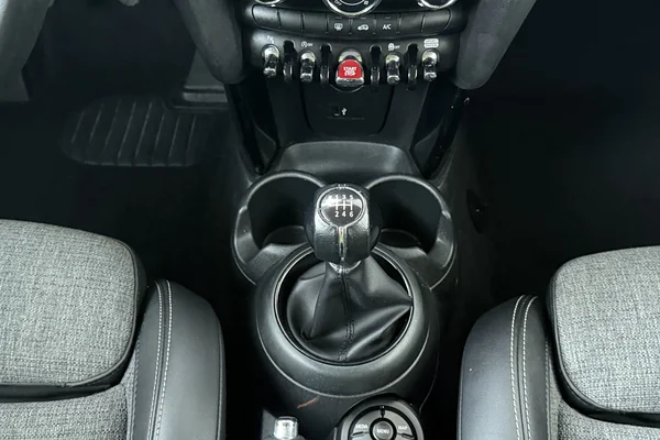 Mini Mini 5 Doors (F55 LCI II) (2021) — foto 4 van 23