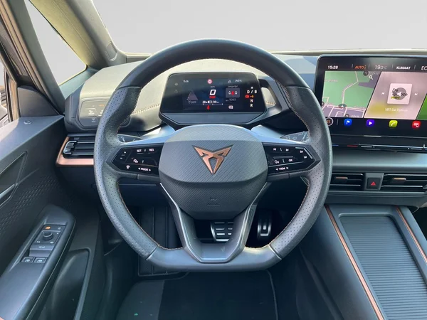 CUPRA Born (2024) — foto 14 van 17