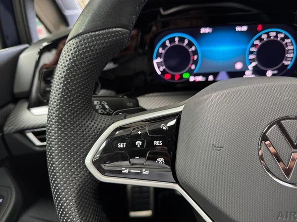 VOLKSWAGEN Golf VIII (2023) — foto 9 van 31