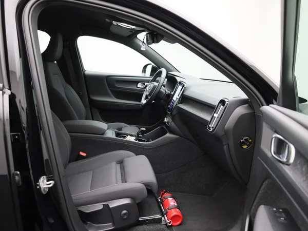 Volvo XC40 (2023) — foto 28 van 41