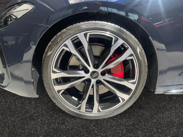 AUDI A5 Avant e-hybrid (PHEV) (2026) — foto 7 van 16