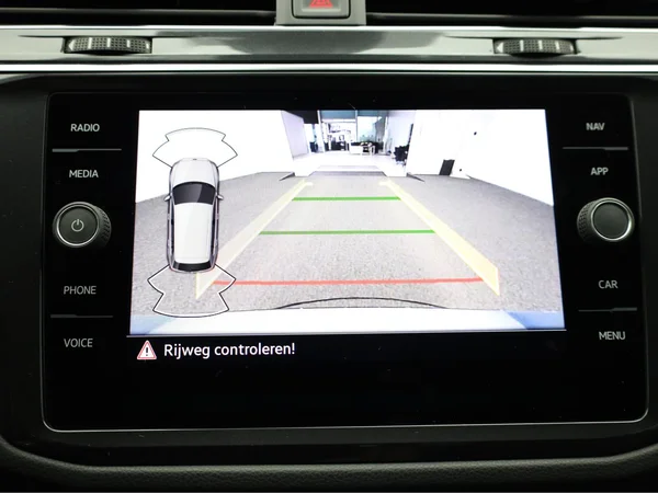 VOLKSWAGEN Tiguan (2022) — foto 10 van 22