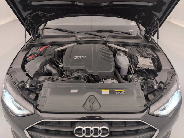 Audi A4 sw (2022) — foto 11 van 35