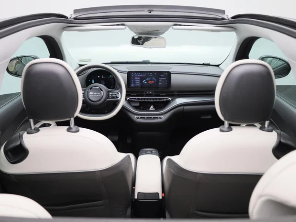 Fiat 500C (2023) — foto 27 van 40