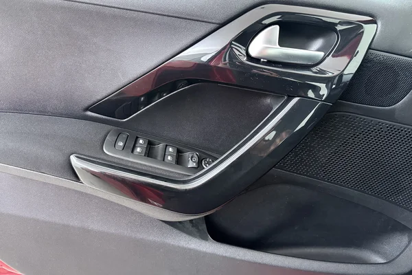 Peugeot 208 (2018) — foto 8 van 23