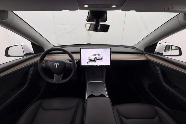 Tesla Model Y (2023) — foto 10 van 33