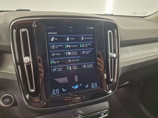 Volvo XC40 (2021) — foto 8 van 17