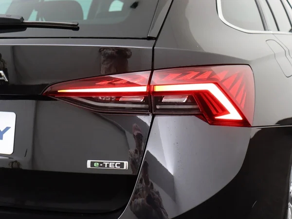 SKODA Octavia Combi (2024) — foto 7 van 18