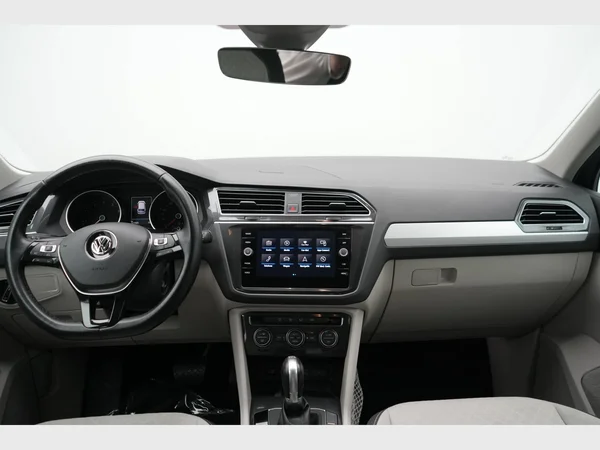 VOLKSWAGEN Tiguan (2017) — foto 4 van 27