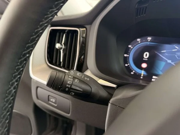 Volvo XC60 (2025) — foto 13 van 22