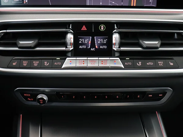 BMW X5 (2022) — foto 17 van 33