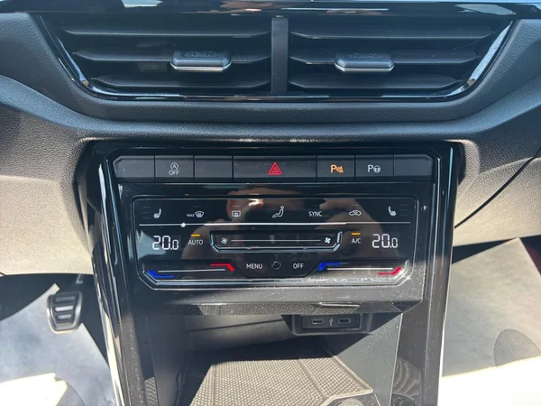 VOLKSWAGEN T-Roc (2023) — foto 6 van 14