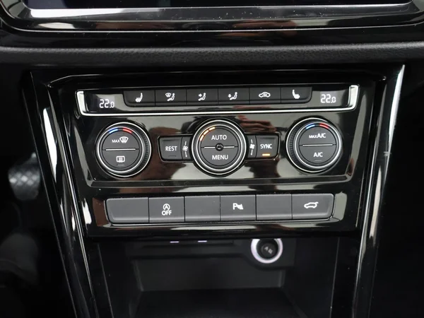 VOLKSWAGEN Touran Dsl (2021) — foto 6 van 30