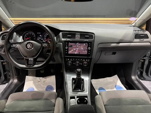 Volkswagen Golf (2018) — foto 3 van 25