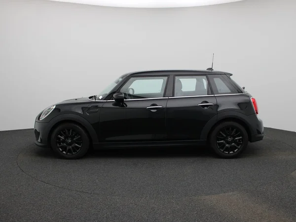 MINI Cooper (2022) — foto 33 van 38