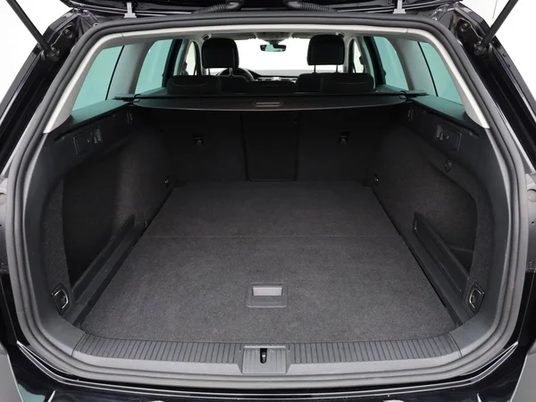 VOLKSWAGEN Passat SW (2023) — foto 10 van 18
