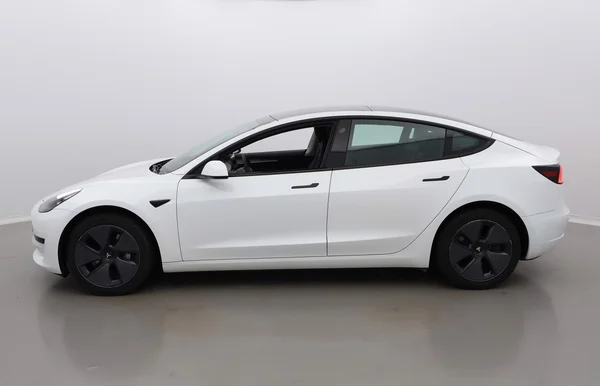 Tesla Model 3 (2023) — foto 12 van 44