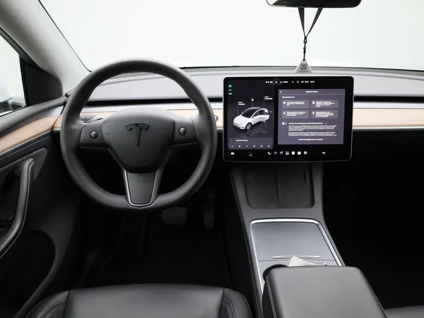 Tesla Model Y (2023) — foto 43 van 43