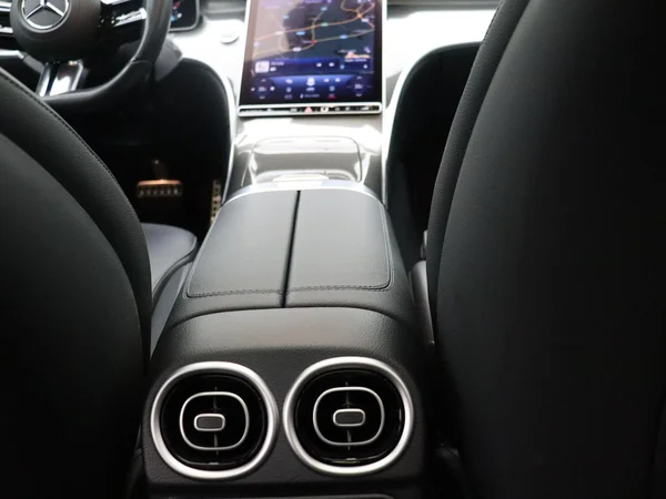 Mercedes-Benz C-Klasse (2022) — foto 11 van 25