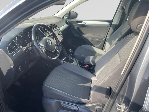 VOLKSWAGEN Tiguan (2019) — foto 21 van 21