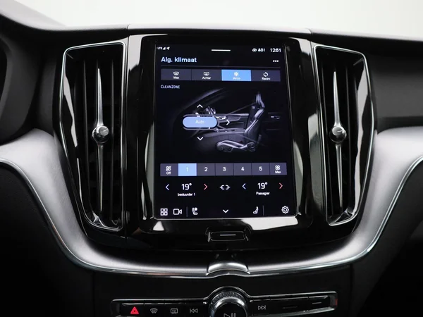 Volvo XC60 (2021) — foto 10 van 44