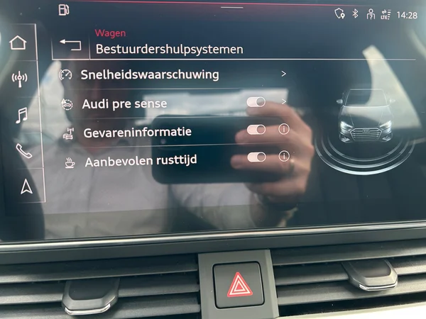 AUDI A4 (2023) — foto 9 van 24