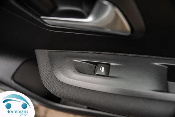Peugeot 208 (2021) — foto 7 van 38