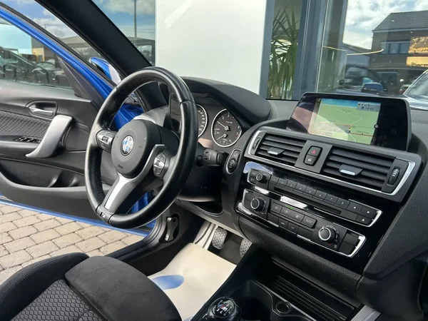 Bmw 118 (2017) — foto 3 van 19
