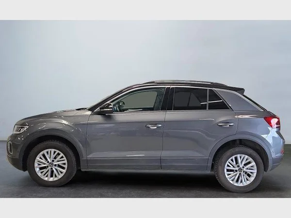 Volkswagen T-Roc (2022) — foto 21 van 27
