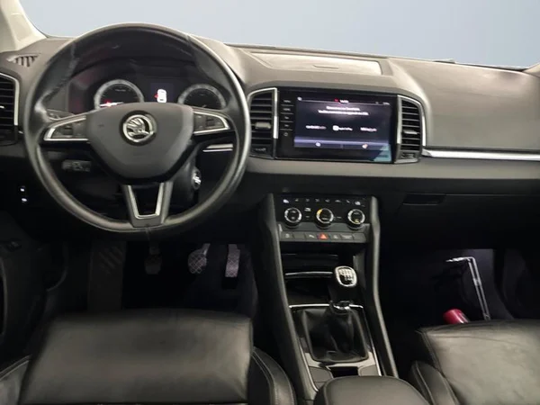 SKODA Karoq (2018) — foto 6 van 17