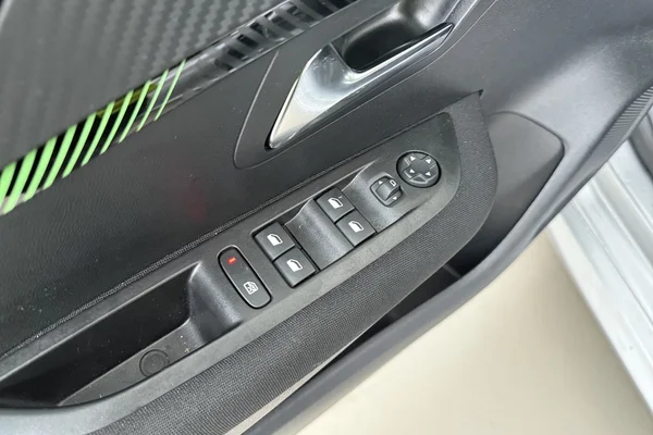 Peugeot 208 (2025) — foto 8 van 18