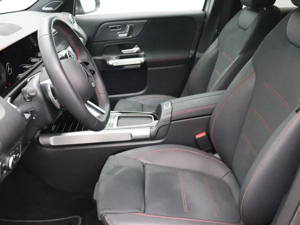 Mercedes-Benz EQB (2025) — foto 2 van 27