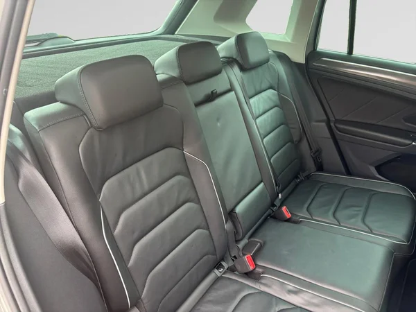 VOLKSWAGEN Tiguan (2017) — foto 11 van 24