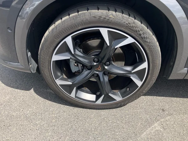 CUPRA Formentor e-Hybrid (PHEV) (2024) — foto 3 van 24