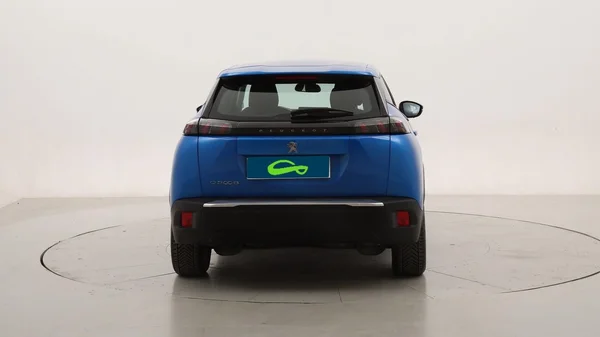 Peugeot E-2008 (2022) — foto 18 van 23