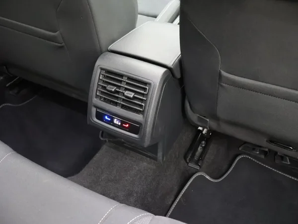 Volkswagen Golf (2024) — foto 16 van 27