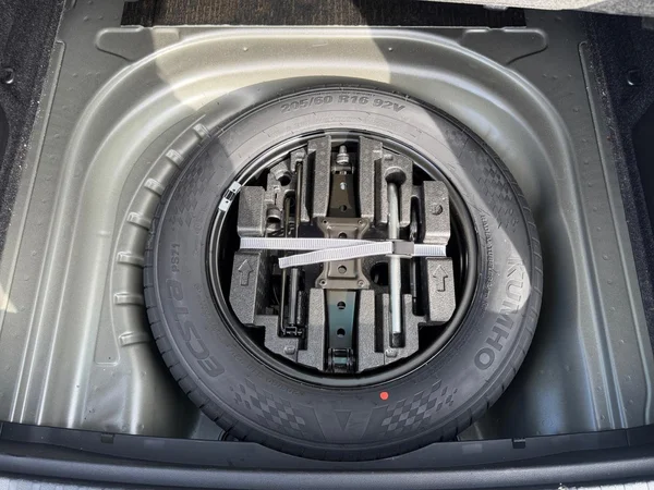 SKODA Octavia Combi (2024) — foto 13 van 20