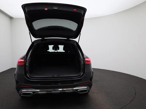 Mercedes-Benz GLC (2025) — foto 3 van 43