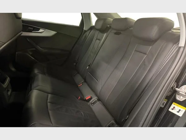Audi A4 (2022) — foto 8 van 28