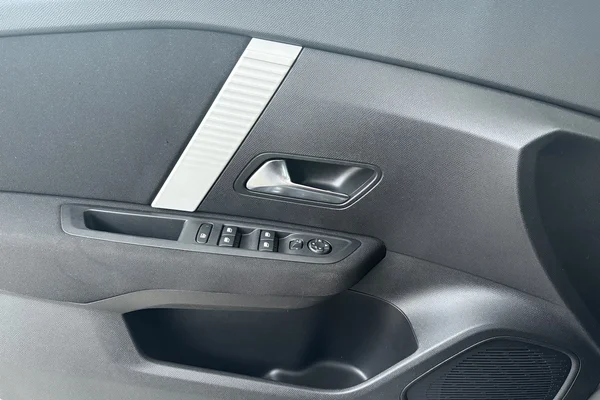 Citroen C4 (2022) — foto 8 van 22