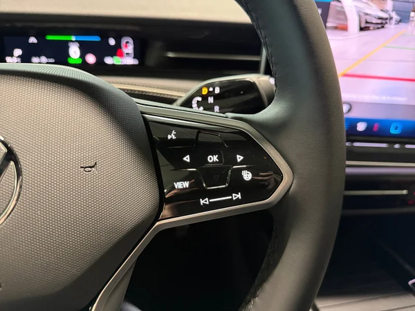 VOLKSWAGEN ID.7 Tourer (2025) — foto 17 van 20