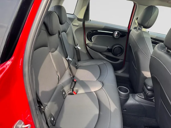 MINI Mini 5 Doors (F55 LCI II) (2022) — foto 10 van 24