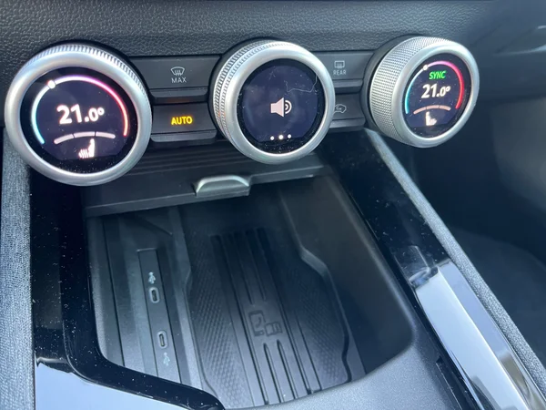 SKODA Superb Combi (2024) — foto 16 van 20