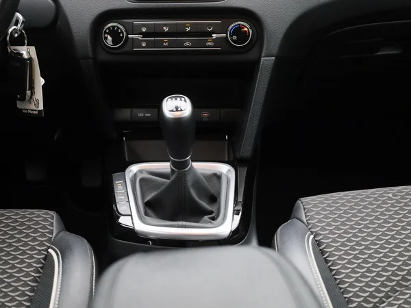Kia cee'd (2024) — foto 2 van 37
