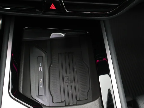 VOLKSWAGEN Passat SW (2024) — foto 18 van 31