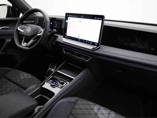 VOLKSWAGEN Tiguan (2024) — foto 18 van 24